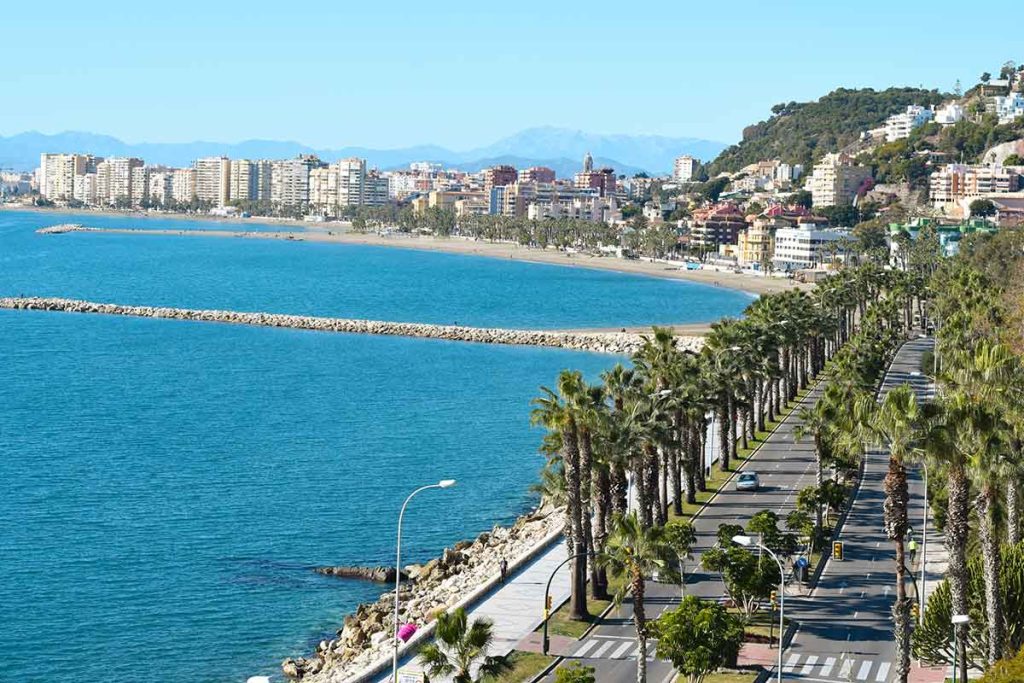 vista aérea del paseo marítimo pablo ruiz picaso de málaga