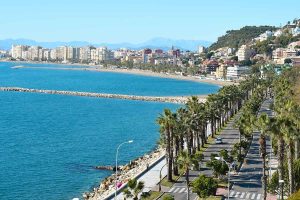 vista aérea del paseo marítimo pablo ruiz picaso de málaga