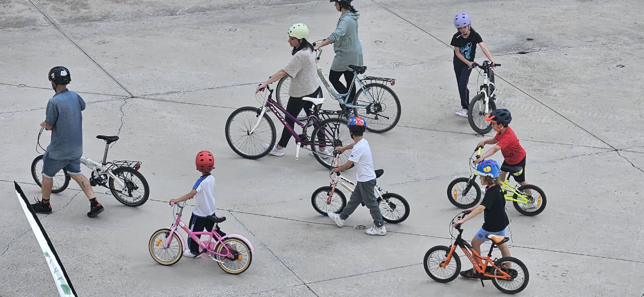 alumnado de la biciescuela de Ruedas Redondas
